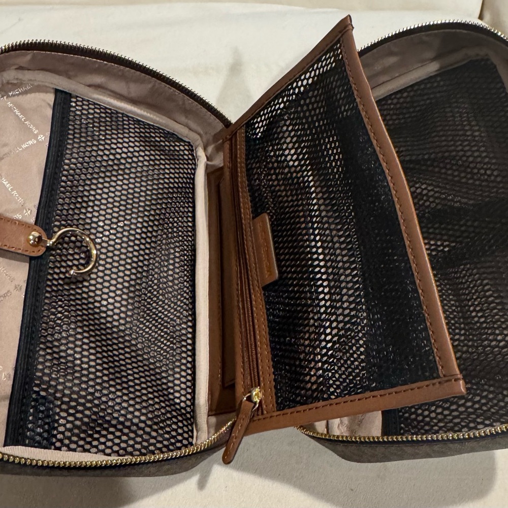 Michael Kors Jet Set Large Hanging Travel Toiletry Bag in Brown MK Logo - Picture 6 of 7